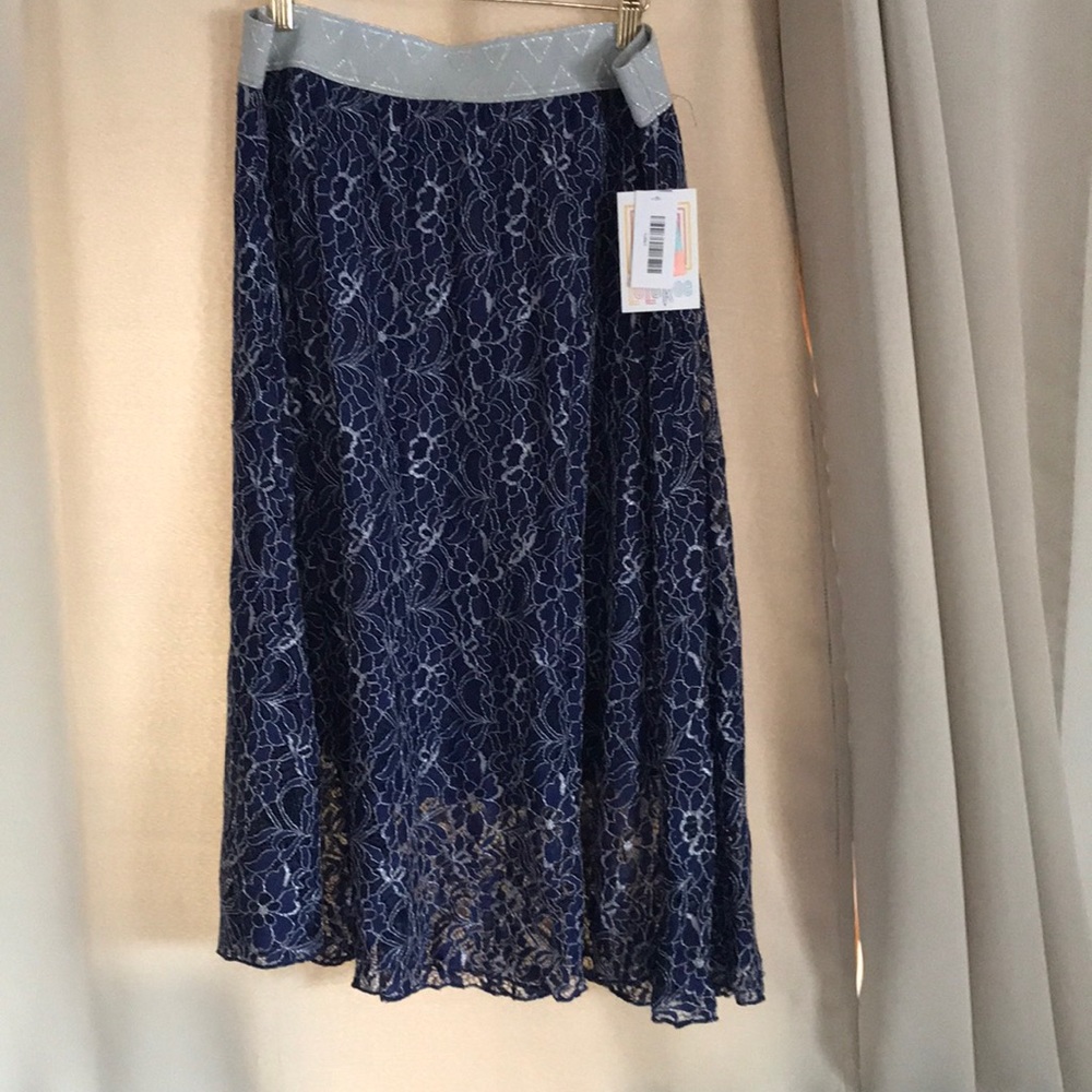 LuLaRoe, Lola style, shiny! Size L, never worn, tags still on!!